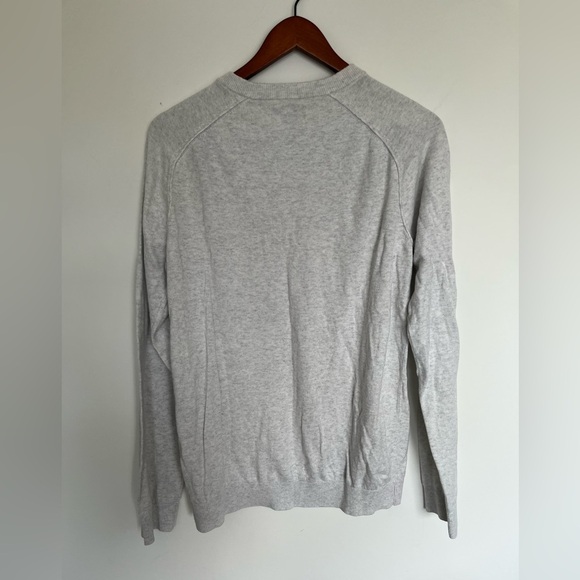 RW&CO. Gray V-Neck Sweater with Ribbed Cuffs size medium - Picture 6 of 6